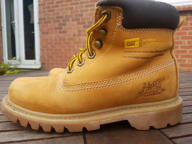 ladies caterpillar boots size 4